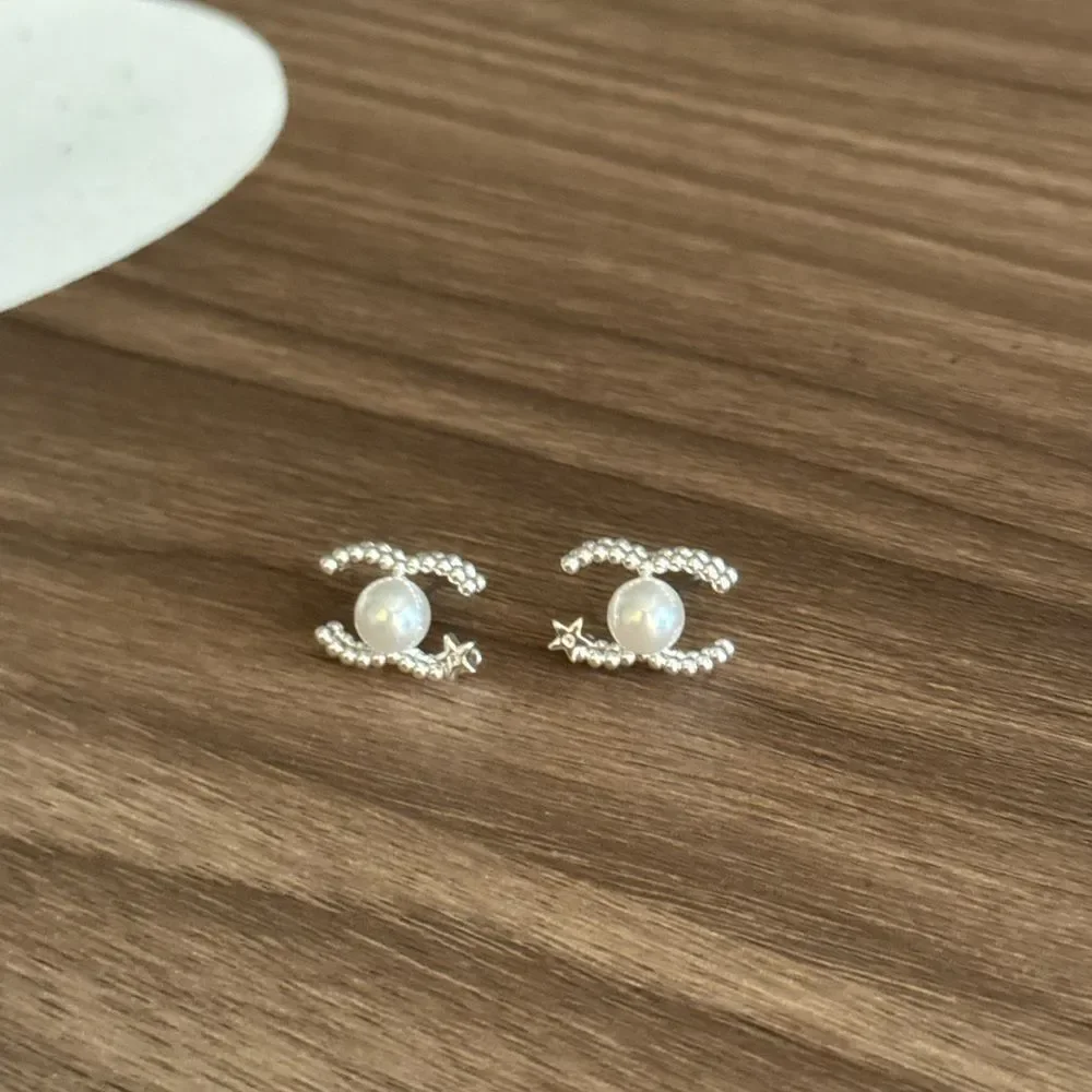 Elegant Silver Pearl Earrings Q580